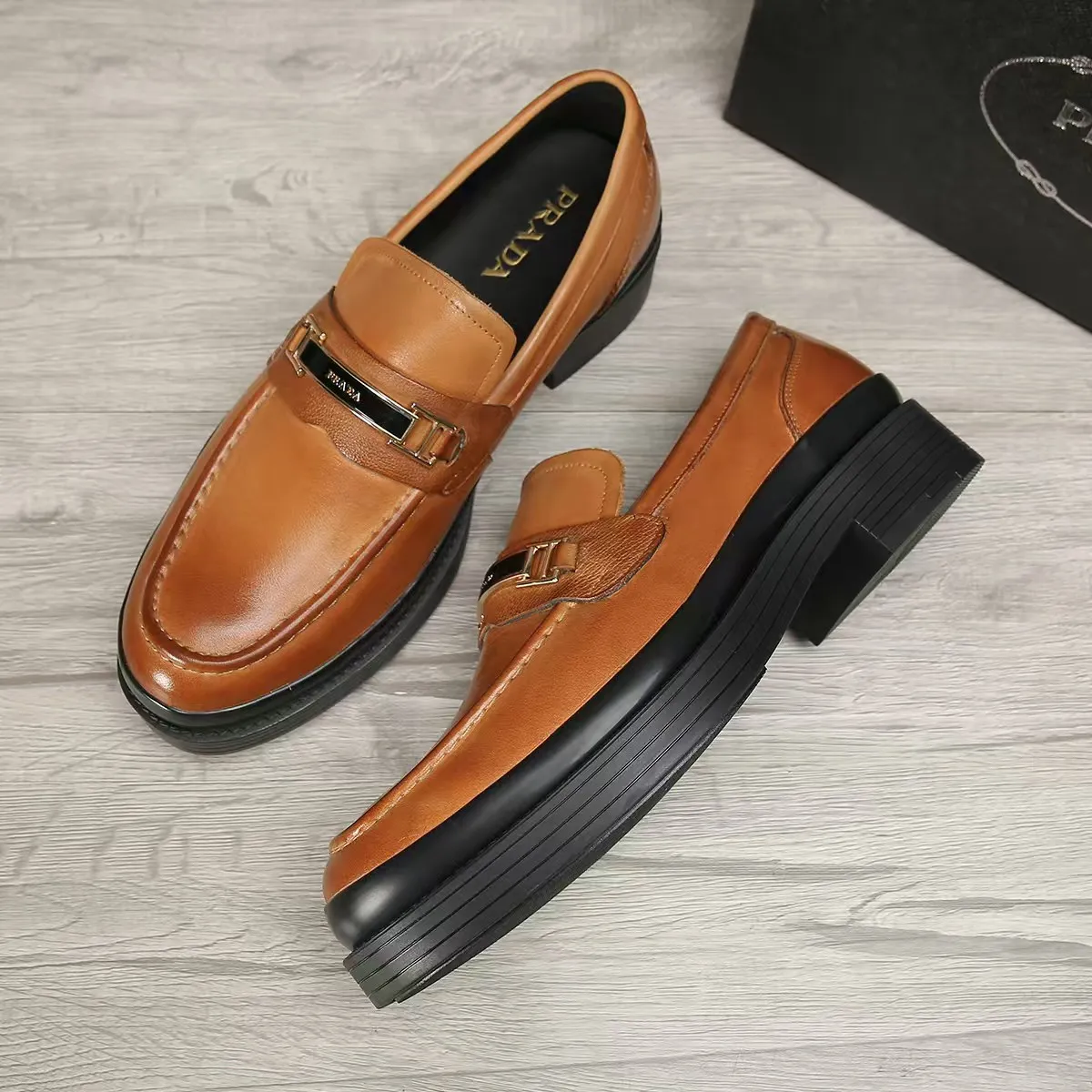 Men's shoes 💰540 💰💰🎩🎩【Prada】Counter 1:1⬆️original reproduction, absolute quality🆗Original outsole, high-quality imported rubber, wear-resistant and non-slip, never degummed, upper material: imported first-layer cowhide➕anti-slip foam outsole, official website material, lining material: water-dyed leather lining, 3 colors available! Code number 38-45